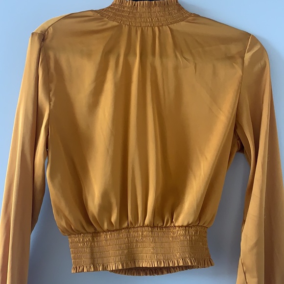 Perfect blouse for the office or a nice dinner - Picture 2 of 2